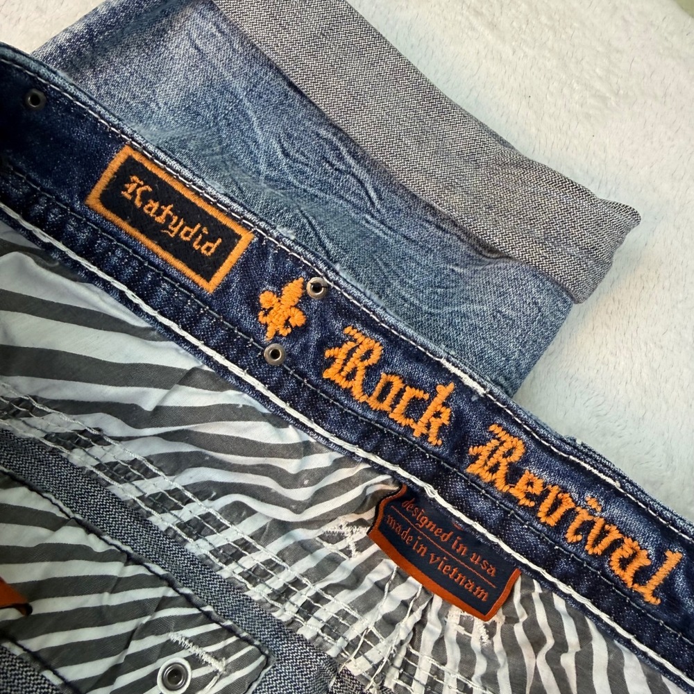 Rock Revival Distressed Mid-Blue Cropped Jeans with Embellished Pockets - Picture 4 of 11